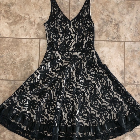 Tahari Black/Cream Lace Dress - Picture 8 of 8